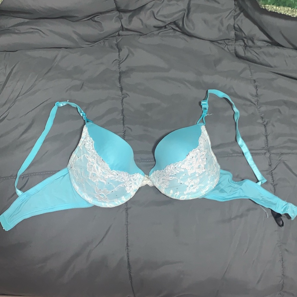 36 D t-shirt Blue Lace Bra